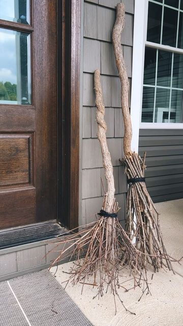 kristen on Instagram: "DIY witches broom 🧙🏼‍♀️ here’s what you need 🧹 sticks 🧹 cable zip ties 🧹 yarn I decided to make these for my front porch this year. I first tried tying the sticks with yarn but it wouldn’t hold so these zip ties worked perfectly. . . #halloweendecor #halloweendecorations #halloweendecorating #falldecorations #falldecor #falldecorating #diydecor #diyhomedecor #diyhome #homedecor #homedecorlovers #homedecorideas #homedecoration #diyhomedecorating #halloweenideas #hallow Diy Witches Broom, Diy Witches, Witch Stick, Outdoor Witch, Halloween Witch Brooms, Halloween Brooms, Witches Broom, Easy Diy Halloween Decorations, Halloween Fest