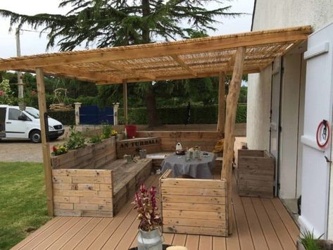 15 Pallets Garden Set Pallet Terraces & Pallet Patios Pallet Gazebo, Pallet Pergola, Pallet Patio Decks, Wooden Pallet Crafts, Pallet Home Decor, 1001 Pallets, Pallet Patio, Backyard Garden Landscape, Pallet Ideas Easy