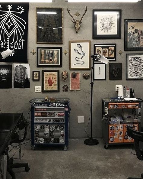 Tattoo Shop Interior, Tattoo Shop Decor, Tattoo Studio Interior, Salon Tattoo, Tattoo Studio Design, Tattoo Station, Tattoo Salon, Booth Decor, One Percent