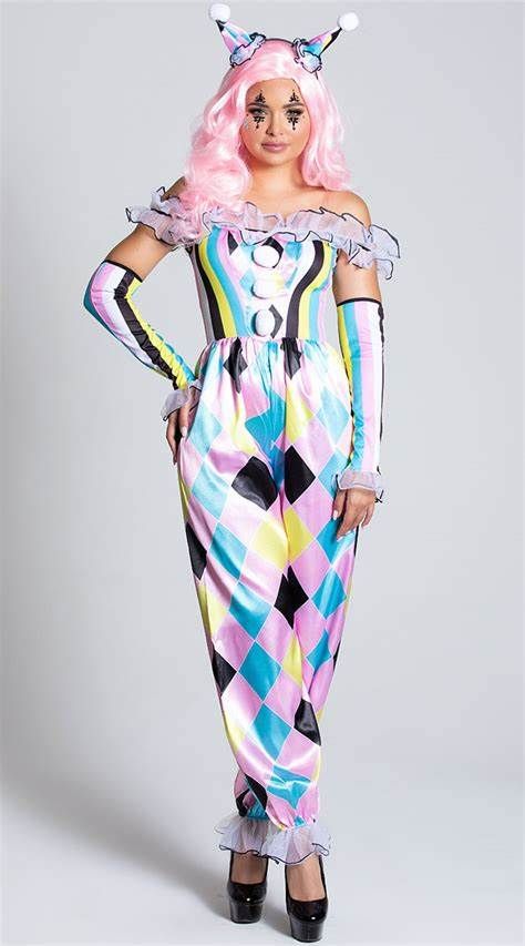 clown suits women - - Image Search Results Halloween Costumes Casual, Circus Costumes Women, Halloween Gate, Clown Drag, Circus Jester, Wrestling Gear Ideas, Jester Halloween, Clown Costume Women, Costume Clown