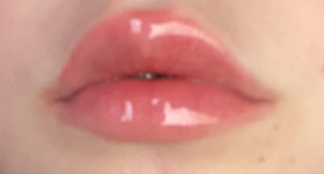 Rounded Cupids Bow Lips, Cupids Bow Lips, Overlined Lips, Lips Inspiration, Sparkly Makeup, Small Lips, Face Art Makeup, Fresh Makeup, Cupids Bow