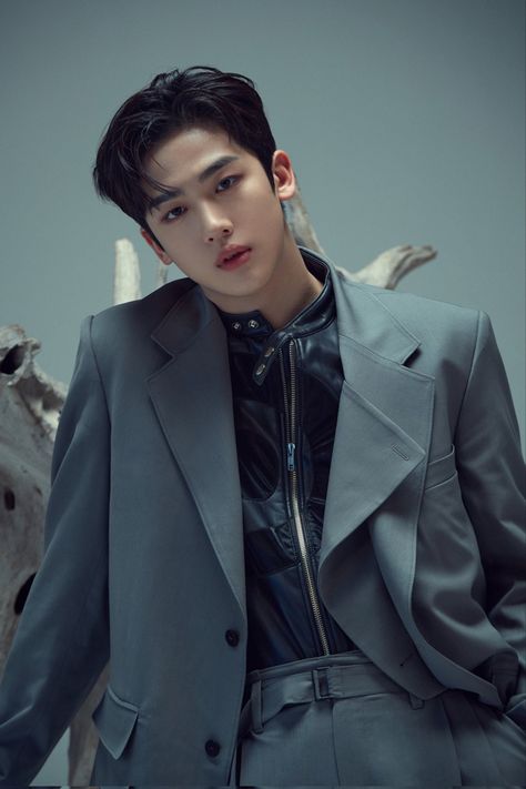 Yohan Kim, Korean Mens Fashion, Kim Yohan, Graduation Picture Poses, Sans Cute, A Love So Beautiful, Ideal Boyfriend, Kim Dong, Boyfriend Goals