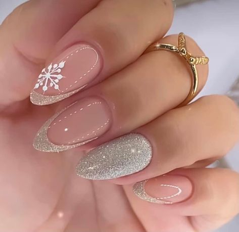 Pink And Silver Nails, Glitter Fade Nails, Horror Nails, Velvet Nails, Silver Nail, Christmas Gel Nails, Classic Nails, Nail Art Designs Videos, Almond Acrylic Nails