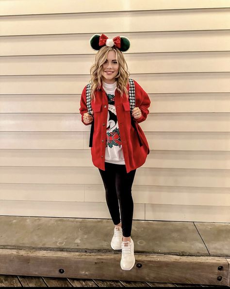 Disney Outfits Family, Disney Outfits Winter, Christmas Disney Outfits, Disneyland Christmas Outfit, Disney Winter Outfits, Disneyland Outfit Winter, Disney Christmas Party, Disney Christmas Outfits, Disney Family Outfits