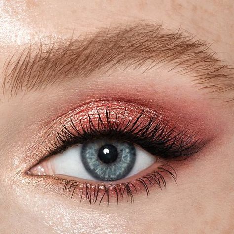 Red Gold Eyeshadow Looks, Maroon Makeup Ideas, Red Makeup For Blue Eyes, Red Gold Makeup Look, Red Head Eye Makeup, Sultry Eye Makeup Brown Eyes, Gold And Red Makeup Looks, Light Red Eyeshadow, Prom Makeup Hazel Eyes