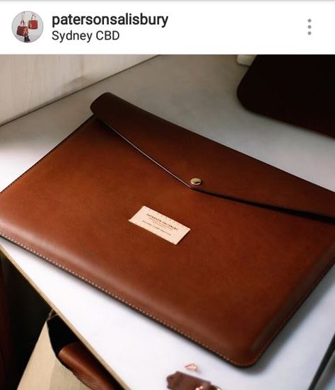 Handmade leather envelope case by Paterson Salisbury / A stylish envelope case, tapered to fit the Macbook, Macbook Air, or un-tapered for a Macbook Pro. Take your laptop, diary, notepad, pens etc. #envelope_case #case #macbook_case #laptop_case #notepad_case #documents_carrier #bussiness #stylish #leather #brown #patersonsalisbury #australian Leather Macbook Case, Leather Laptop Sleeve, Diy Leather Projects, Leather Ipad Case, Leather Laptop Case, Leather Bag Pattern, Leather Briefcase Men, Leather Ideas, Leather Envelope