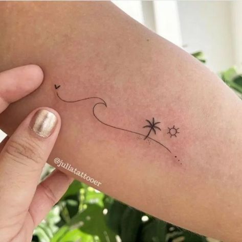 Cute Tattoos For Women | Fashionisers© Cute Tattoo Ideas For Women, Tattoos For Women On Thigh, Beachy Tattoos, Cute Tattoo Ideas, Dragons Tattoo, Cute Tattoo, Palm Tattoos, Palm Tree Tattoo, Inspiration Tattoos