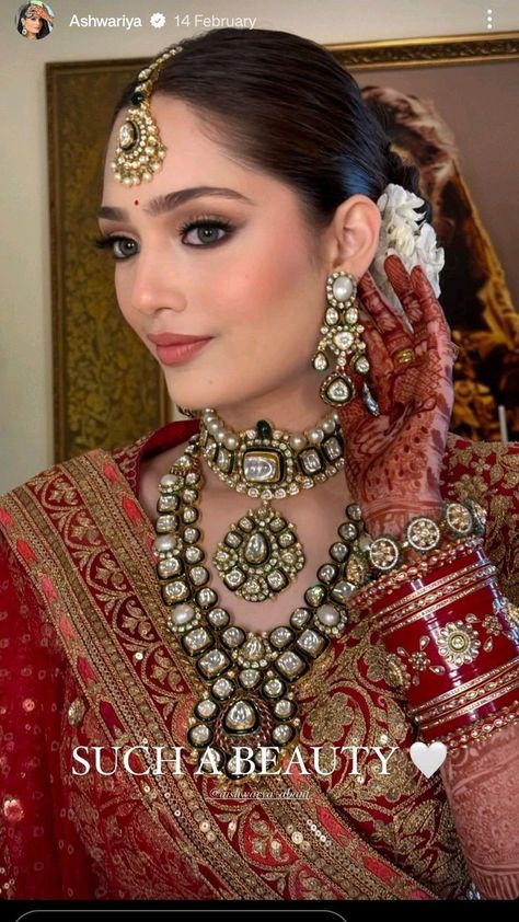 Dulhan Saree, Bride Glam, Bride Makeup Natural, Peacock Mehndi, Indian Bride Makeup, Bridal Jewellery Inspiration, Designer Bridal Lehenga Choli, Bride Photos Poses, Glam Wedding Makeup