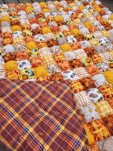 Autumn-inspired puff quilt hand quilted by me. Cotton, flannel backing, poly-fill. Puffy Quilt Blanket, How To Make A Puff Quilt, Puff Quilts Ideas, Puffy Quilts, Puffer Quilt, Puff Quilt Pattern, Puff Quilts, Cozy Hobbies, Puff Blanket