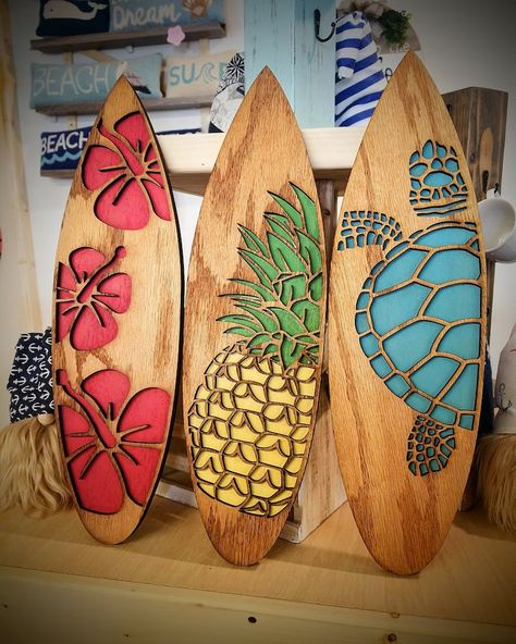 Hawaiian Diy Decor, Hawaiian Room Ideas, Hawaiian Room Decor, Beachy Flowers, Vintage Hawaiian Decor, Hawaii Decor, Hawaiian Home Decor, Deco Surf, Turtle Wall Decor