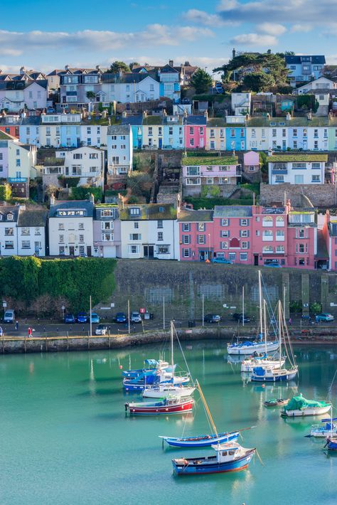 A thriving arts scene, excellent seafood and unique attractions are all waiting for you in the charming South #Devon harbour town of #Brixham 💙 Country Living Uk, British Seaside, Harbour Town, Devon And Cornwall, Uk Holidays, Devon England, Cornwall England, Romantic Destinations, Yorkshire England