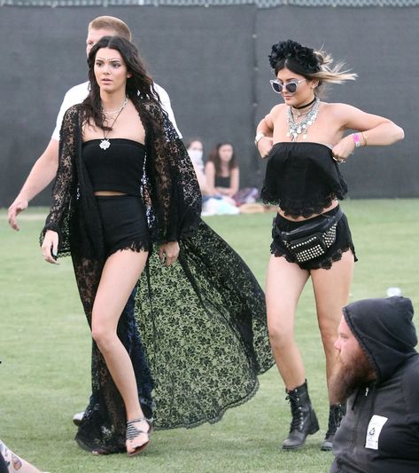 The 17 Coachelliest Outfits Celebrities Have Ever Worn at Coachella - Racked Kylie Jenner Coachella Outfits, Simple Coachella Outfit, Coachella Celebrities Outfits, Kylie Jenner Coachella, 2014 Coachella, Coachella Celebrities, Cochella Outfits, Coachella 2014, Kylie Jenner Photos