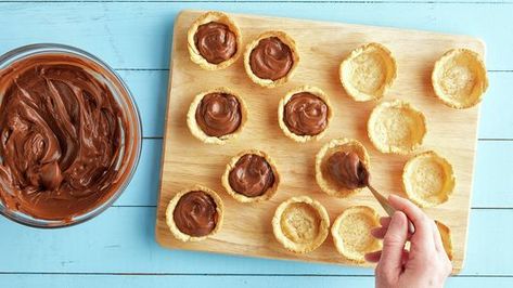 Mini Pies Pillsbury, Mini Chocolate Pudding Pies Easy, Mini Chocolate Pudding Pies, Recipes Using Pillsbury Mini Pie Crusts, Pillsbury Mini Pie Crust, Chocolate Pudding Pie Easy, Mini Chocolate Pie, Chocolate Pudding Pie Recipe, Mini Muffin Tin Recipes