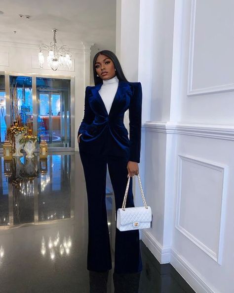 Marii Pazz on Instagram: "Velvet suit for the holidays 🤍@Catwalk_connection" Alicia Keys Hairstyles, Marii Pazz, Dandy Fashion, 2023 Outfits, Closure Design, Velvet Suit, Blazer Jeans, Alicia Keys, Spaghetti Strap Mini Dress