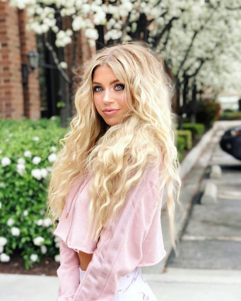 Allie Deberry, Family Doctors, Big Family, Sleeping Beauty, Aurora Sleeping Beauty, Long Hair Styles, Disney Princess, Celebrities, Hair Styles