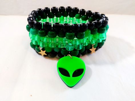 Alien Kandi, Rave Kandi Ideas, Sci Fi Outfits, Rave Kandi, Kandi Inspo, Kandi Ideas, Kandi Cuff, Scene Emo, Punk Grunge