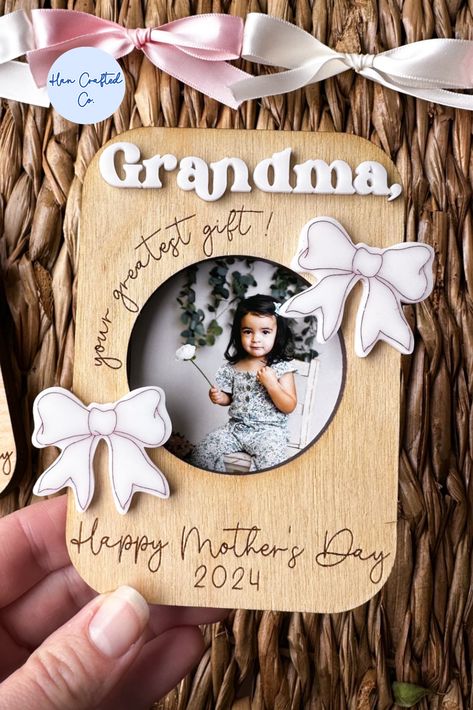 These customizable photo frames are the perfect gift for Mother's Day!  Thank that special "Mom" in your kids' life with this 3D acrylic layered, wood photo frame. Mdf Projects, Fridge Photo Magnets, Fridge Photos, Mothers Day Gift Ideas, Laser Engraved Gifts, Laser Engraved Ideas, Laser Ideas, Wood Photo Frame, Wood Photo