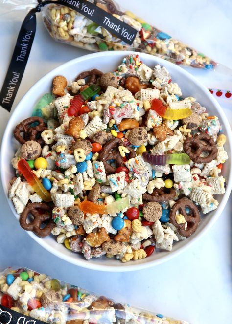 Teacher Appreciation Week Snack Mix | The BakerMama Teacher Appreciation Week Snacks, Teacher Snacks Ideas, Snack Teacher Appreciation Gifts, Teacher Snack Ideas Staff Appreciation, Snacks For Teachers Appreciation, Teacher Snack Ideas, Teacher Snacks, Salty Snack Teacher Appreciation, Cookie Crisp Cereal