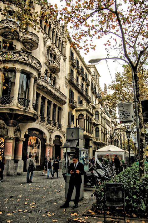 Travel Barcelona, Barcelona Architecture, Street Corner, Barcelona Catalonia, Barcelona City, Antoni Gaudi, Barcelona Travel, Beautiful Streets, Urban Spaces