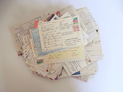 Writing Postcards Aesthetic, Aesthetic Letters Vintage, Postcards Aesthetic, Postcard Aesthetic, Writing Postcards, Letters Vintage, Aesthetic Writing, Receiving Gifts, Pretty Letters