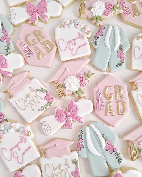 Pharmacy School Graduation Party, Grad Brunch, Grad Cookies, Dessert Table Graduation, Grad Party Food, Pink Graduation Party, Grad Party Theme, Girl Graduation Party, Good Morning And Happy Monday