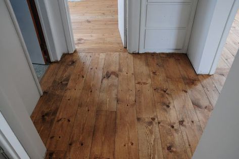 Love this color for rustic slightly weathered wood stain Floors Stained- Minwax Early American on pine Cabin Floors, Minwax Early American, Renovation Parquet, Weathered Wood Stain, Floor Stain Colors, Wood Floor Stain Colors, Pine Wood Flooring, Pine Flooring, Rustic Wood Floors