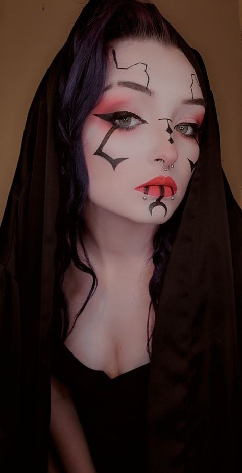 Sith Inspired Makeup, Darth Maul Inspired Makeup, Darth Maul Makeup Female, Star Wars Sith Makeup, Sith Lord Makeup Female, Sith Hairstyle, Star Wars Makeup Ideas Eyes, Starwars Makeup Ideas, Darth Maul Makeup