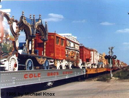 circus train Train Photos, Circus Aesthetic, Circus Train, Circus Poster, Parade Float, Old Trains, Train Pictures, Big Top, Rolling Stock