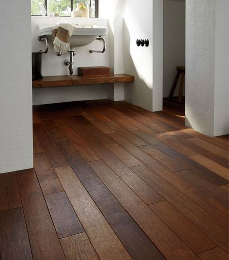 Choisir le bon sol pour la maison : parquet, stratifié ... Mahogany Flooring, Parquet Design, Real Hardwood Floors, Installing Hardwood Floors, Real Wood Floors, Wood Floors Wide Plank, Wide Plank Flooring, Flooring Ideas, Engineered Hardwood Flooring