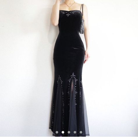 Black Velvet Gown, Prom Dress Inspo, Classy Prom Dresses, Velvet Gown, Prom Dresses Two Piece, Vintage Corset, Corset Back, Prom Dress Inspiration, Pretty Prom Dresses