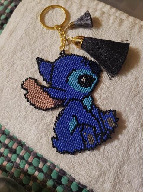 Brick Stitch Lilo & Stitch, Disney Brick Stitch Bead Pattern, Brick Stitch Disney, Stitch Beads, Alien Cartoon, Native American Beadwork Patterns, Seed Bead Jewelry Patterns, Native Beading Patterns, Seed Bead Crafts