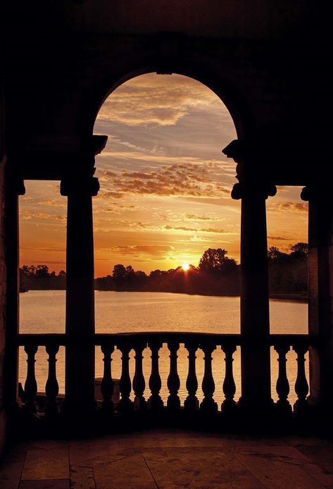 Sunset Castle Aesthetic, Balcony Castle, Dawn Court Aesthetic, Castle Balcony, Balcony Painting, Sunset House, Hever Castle, Balcony View, Castle Aesthetic