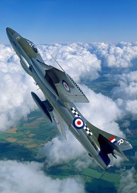 Hawker Hunter, Aircraft Images, Fixed Wing Aircraft, Jet Age, Air Fighter, British Aircraft, Military Jets, Jet Aircraft, Aviation Photography