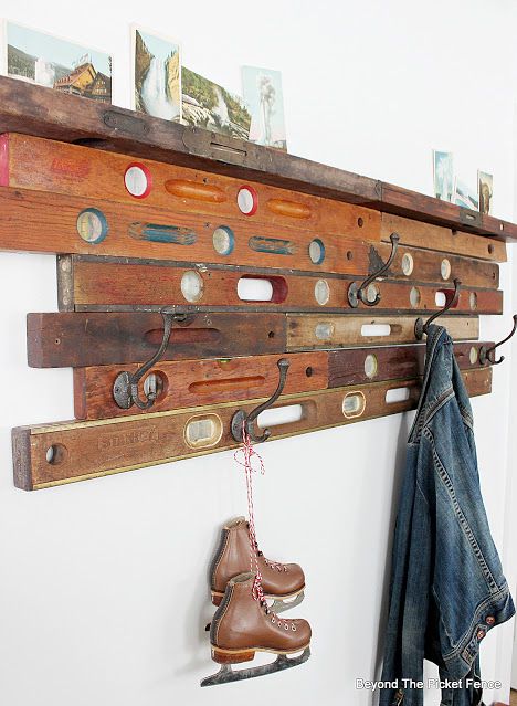 Old Wood Level Entryway Coat Hook and Shelf Entryway Coat Hooks, Diy Coat Rack, Vintage Coat Hooks, Wooden Coat Hangers, Vintage Coat Rack, Repurposed Items, Coat Rack Wall, Coat Hooks, Repurposed Furniture