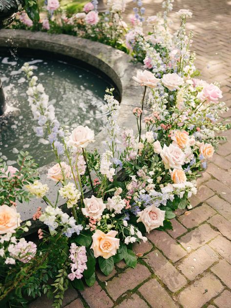 Isle Florals, Fairy Places, Wedding Dais, Weddings Idea, Rose Petals Wedding, Fairytale Aesthetic, Napa Wedding, Wedding 2025, Floral Inspiration