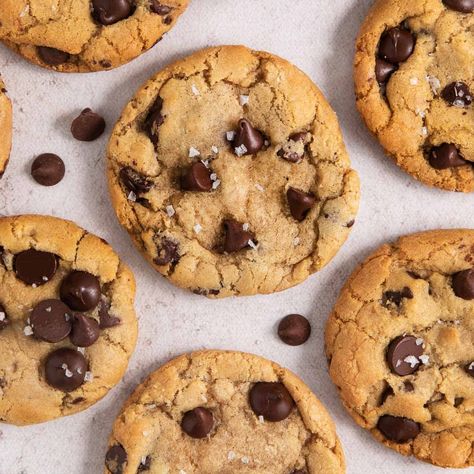 Gluten-Free Chocolate Chip Cookies (5-Star Recipe!) - Meaningful Eats Gluten Free Cookies Chocolate Chip, Gf Chocolate Chip Cookies, Meaningful Eats, Gf Sweets, Gf Cookies, Gluten Free Chocolate Chip Cookies, Gluten Free Chocolate Chip, Gluten Free Flour Blend, Chocolate Cookie Recipes