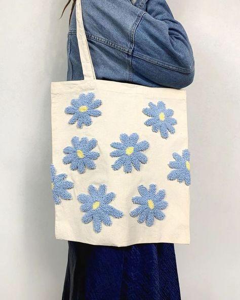 Punch Needle Bag Ideas, Punch Needle Tote Bag Ideas, Punch Needle Flowers, Tufting Diy, Punch Embroidery, Handmade Fabric Bags, Totes Bag, Needle Embroidery, Punch Needle Patterns