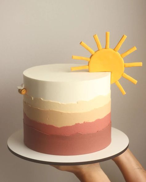 Boho First Trip Around The Sun Cake, Sun Cakes Birthday, Sun Birthday Party Food, Sun Cake Design, Sunshine Birthday Party Food, Sunshine Cake Birthday, Sun Cake Birthday, Sunshine Cake Ideas, Here Comes The Son Baby Shower Cake