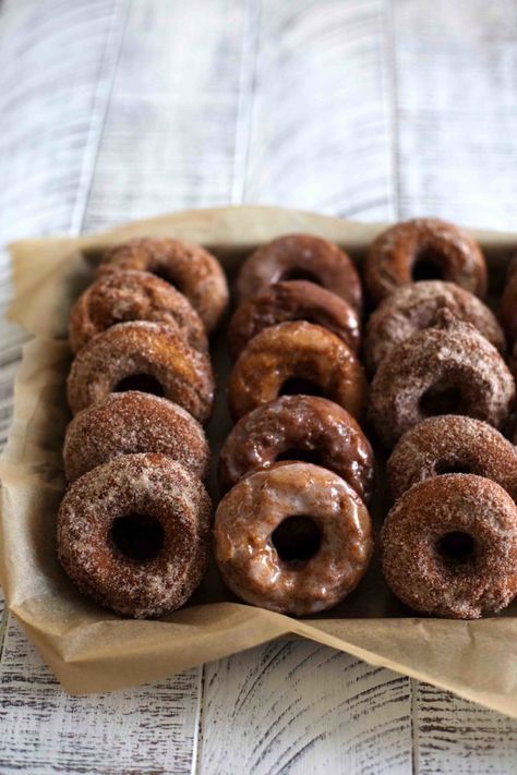 Pumpkin Sour Cream Donuts Cute Fall Food Ideas, Sour Cream Donuts Recipe, October Desserts, Sweet Fritters, Doughnut Bar, Donuts Aesthetic, Sour Cream Donut, Fall Donuts, Sweety Pie