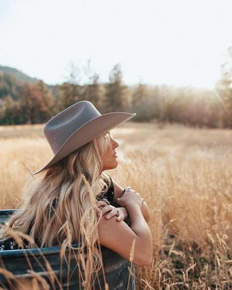 You get in life, what you have the courage to ask for.” Photo by: @queensandmonsters | Featuring: @backcountryhippie_hatteryllc Cowgirl Photoshoot Poses, Western Fashion Photography, Cowgirl Portrait Photography, Cowgirl Photoshoot Ideas, Blonde Cowgirl, Cowgirl Poses, Photoshoot Cowgirl, Western Photo Shoots With Horses, Cowgirl Hairstyles