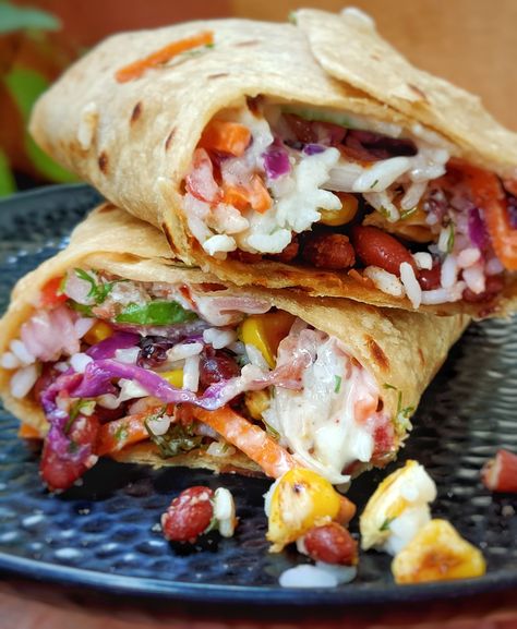 Burrito Vegetarian, Rice Burrito, Vegetarian Burrito, Vegetarian Platter, Bean Rice, Healthy Beans, Veggie Burrito, Vegan Mexican Recipes, Healthy Wraps