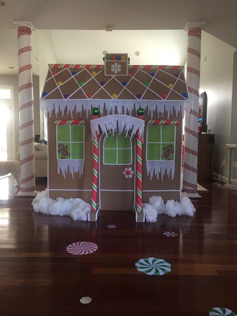 Gingerbread House Room Transformation, Gingerbread Life Size House, Life Size Cardboard Gingerbread House, Ginger Bread House Card Board, Diy Gingerbread House Photo Backdrop, Gingerbread House Photo Booth, Gingerbread Photo Booth, Office Gingerbread House Cubicle, Cardboard Box Gingerbread House