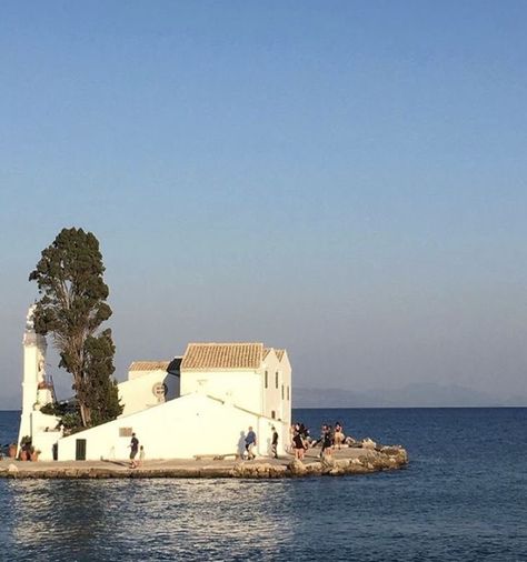 Mediterranean Summer Aesthetic, Vintage Mediterranean, Mediterranean Landscape, Mediterranean Summer, Surf Lifestyle, Europe Summer, Italian Summer, Northern Italy, Jolie Photo