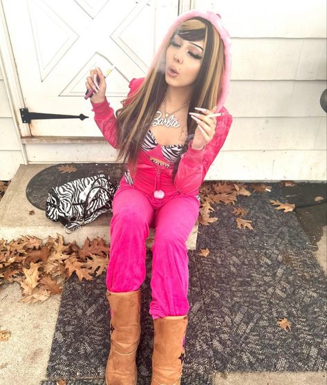 Kawaii Gyaru Fashion, 2000s Black Women Fashion, Trashy 2000s Outfits, Pink 2000s Outfit, Leslie Core, Tumblr Girly Aesthetic, Tumblr Core, Mcbling Outfits, Bimbocore Outfits