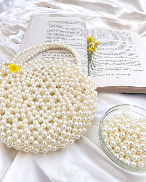 Round beaded bag🌻✨ For all my aesthetic girlies💌... #Beadedbag #bags #reelspakistan #beads #reels #smallbusiness Round Beaded Bag, Samsung Photos, Hand Beaded Bag, My Aesthetic, Pearl Bag, Beaded Bag, Beaded Bags, Hand Beading, Pearl Beads