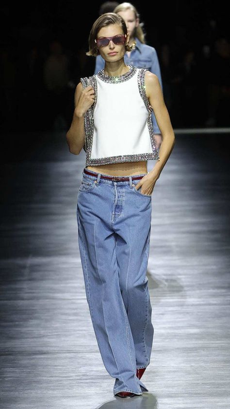 Gucci Ss24, Gucci Ancora, Hair Runway, Gucci 2024, Gucci Spring, Ss 2024, Color Mood, Head Scarf Styles, Denim Chic