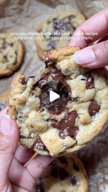 Iram Mansoor on Instagram: "Chocolate chip cookies ( makes 9-10 cookies )🍪 

Ingredients:

1/2 cups unsalted butter, melted and cooled 
1/2 cup light brown sugar
1/3 cup granulated sugar
1 large egg
1 tbsp vanilla 
1 1/4 cups all purpose flour, spooned and leveled 
1/2 tsp baking soda 
1 tsp salt
1 1/2 cups semi sweet chocolate 

For garnish:

Flaky sea salt

Method:

Preheat oven to 350 F and line a baking sheet with parchment paper.

In a bowl mix flour, baking soda and salt, set aside.

In a separate bowl add melted butter. Mix in brown and granulated sugar. Whisk for 1-2 minutes until it turns into paste. Crack in the egg and vanilla mix until combine.

Combine dry ingredients into the wet batter and gently fold in until just combined. Add chocolate chips and mix with spatula. Do not Cookies Sans Gluten, Chocolate Chip Bars, Vegan Brownie, Flaky Salt, Instagram Coffee, Chip Cookie Recipe, Chocolate Chunk Cookies, Chocolate Pies, Semi Sweet Chocolate Chips