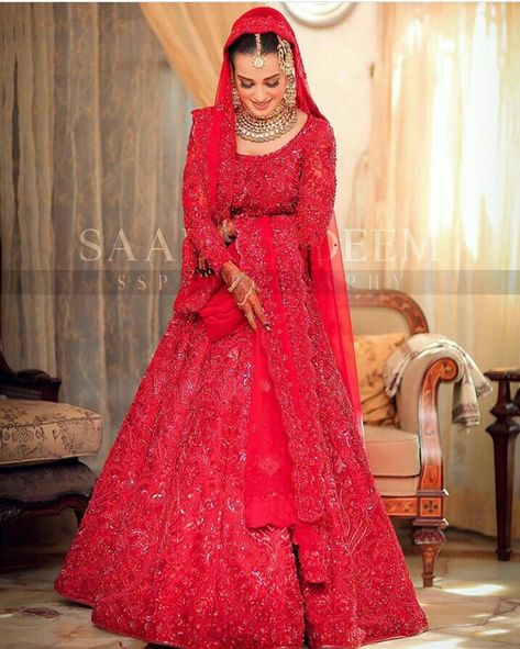 Iqra Aziz Wedding, Red Pakistani Bridal Dress, Bridal Dresses 2022, Lehenga Ideas, Official Makeup, Pakistani Bridal Dress, Bridal Lehenga Designs, Latest Bridal Lehenga, Stylish Actresses