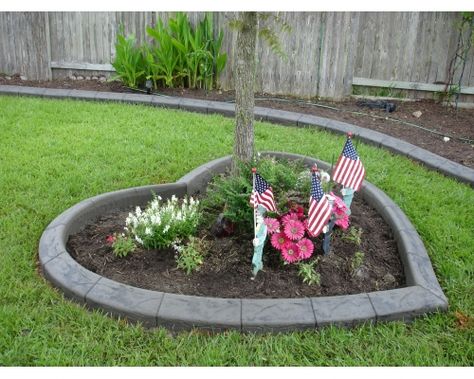 Tree Ring Landscape, Backyard Memorial, Memory Garden Ideas, Memorial Garden Ideas, Front Yard Garden Ideas, Memorial Gardens, Memory Garden, Pet Memorial Garden, Garden Edging Ideas