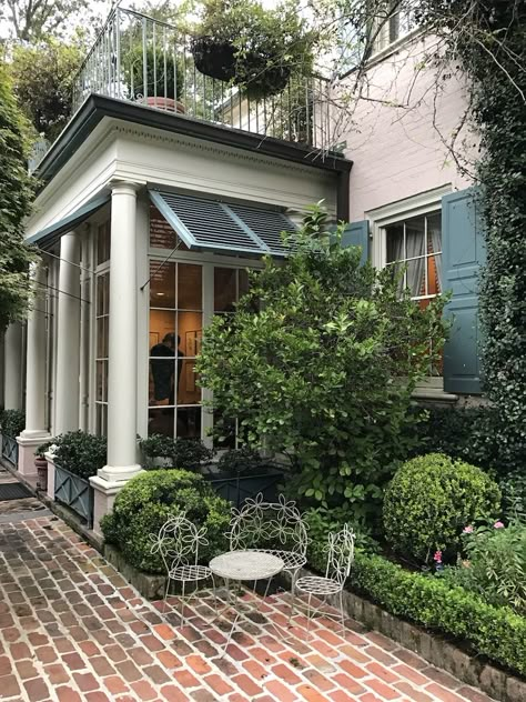 Extension Veranda, Front Porch Bench, Porch Bench, Lavender Rosemary, Olive Trees, Backyard Garden Design, Landscaping With Rocks, Porch Patio, Outdoor Rooms